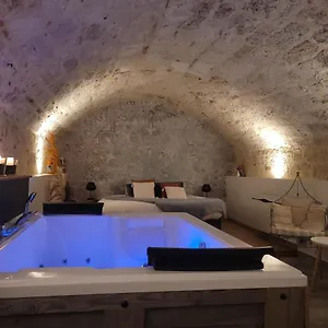 https://nuit-insolite-avec-spa-privatif-au-secret.midi-pyreneeshotels.com
